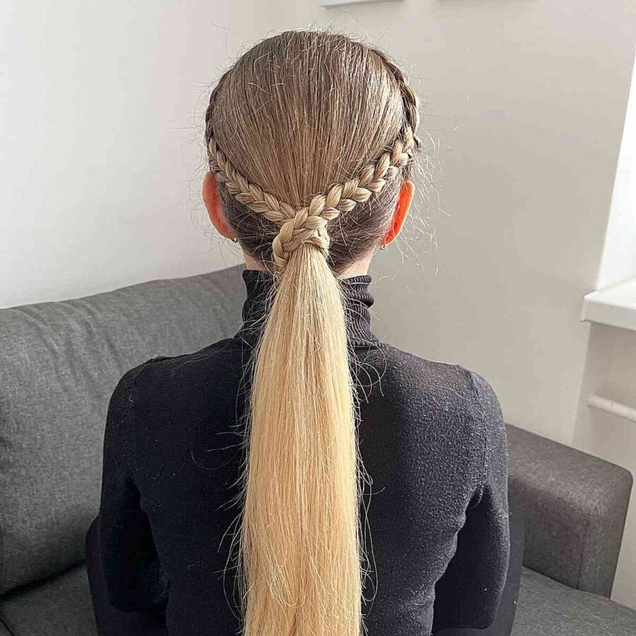 28 Perfect Softball Hairstyles That Are Trendy and Practical