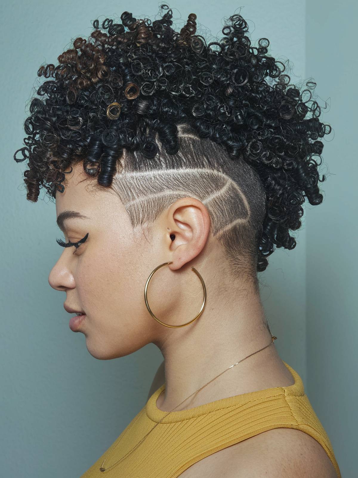 4C natural hair with a voluminous crown and tapered undercut