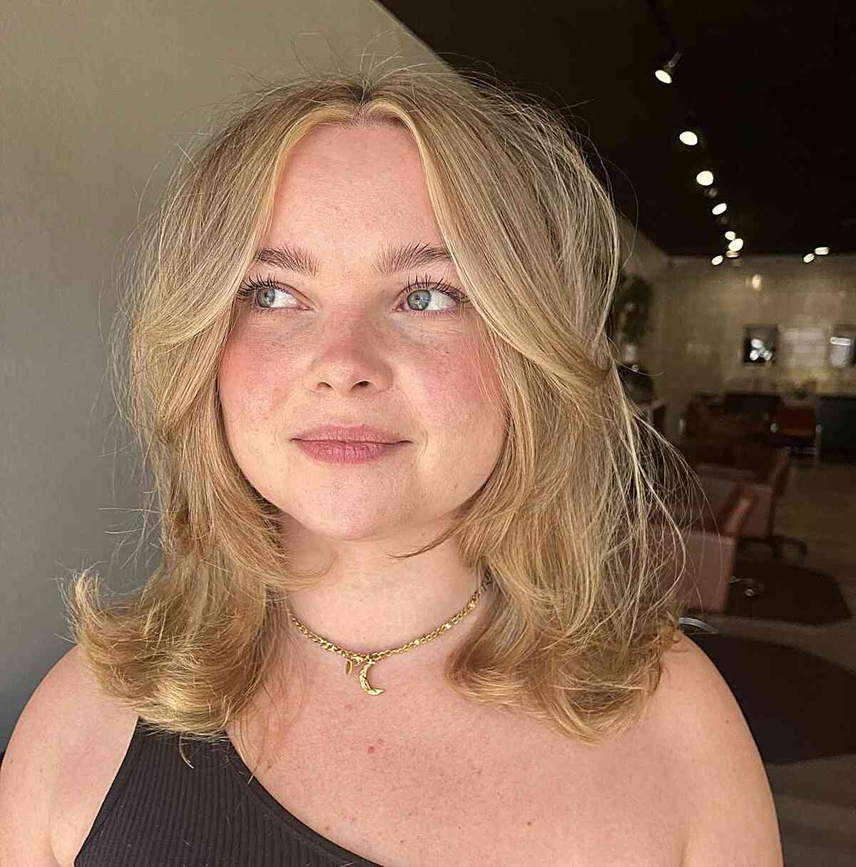 Medium 80s-Inspired Tousled Layers and Flipped-Up Ends