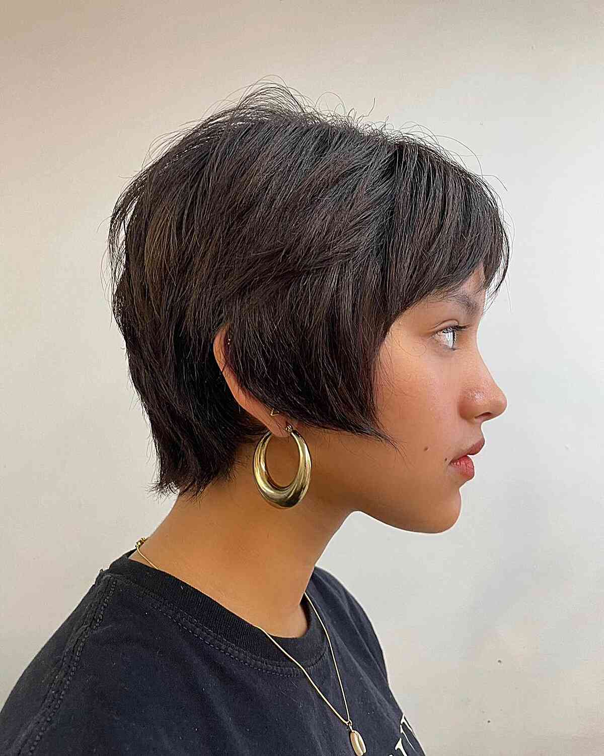 90s-Inspired Bixie Cut for ladies with thick hair