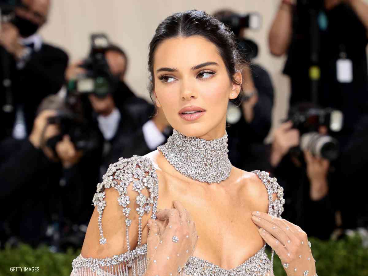 How to recreate Kendall Jenner’s Signature Front Part High Bun - Affopedia