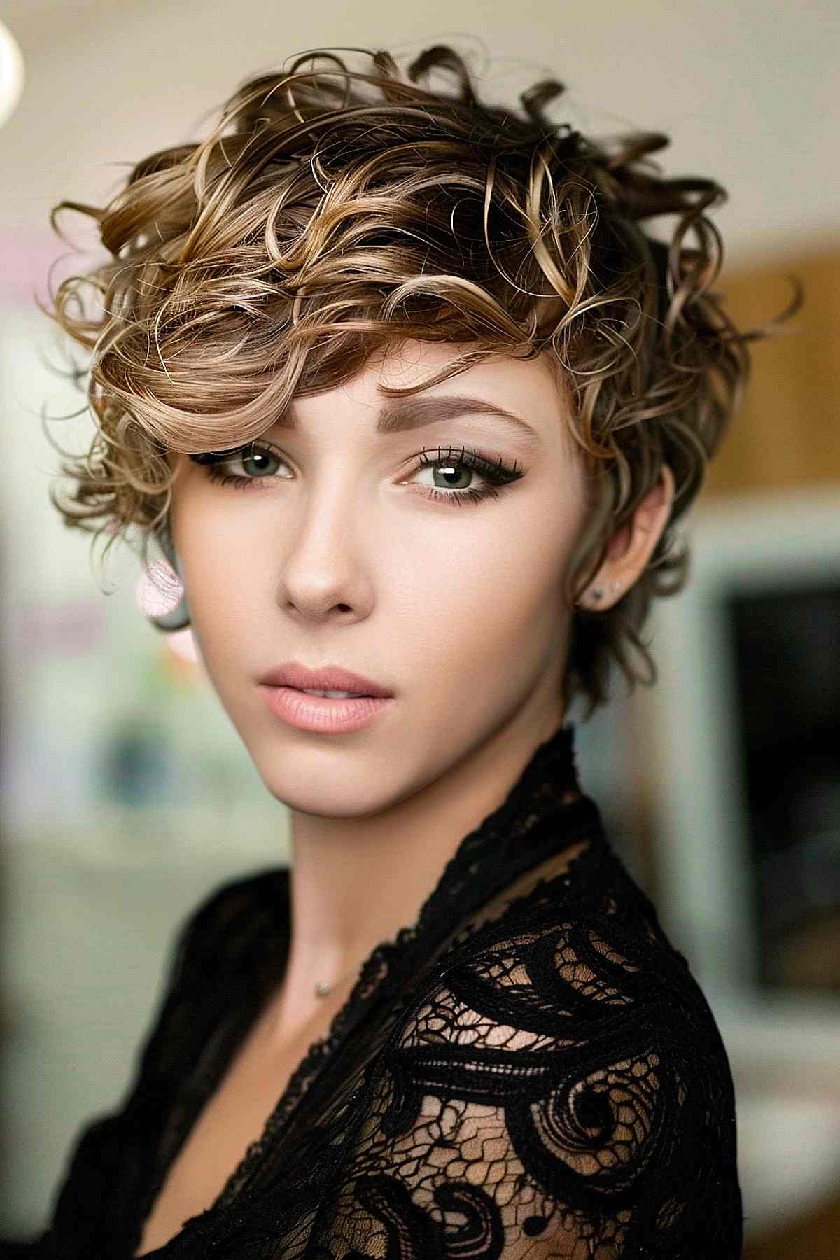 Aesthetic elf cut with curly accents, emphasizing defined and bouncy natural curls.