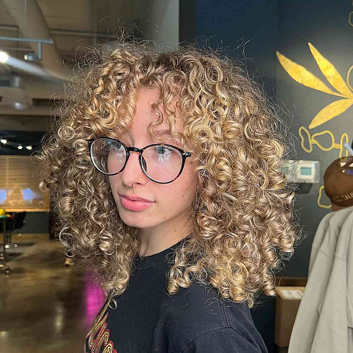Alt Mid-Length Bouncy Shag for Curly Hair