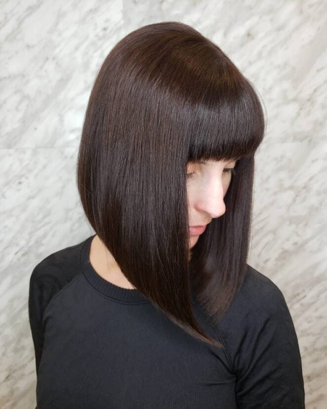 29 Of The Best Angled Bob With Bangs Haircuts In 2024   Angled Lob With Bangs 662x828 