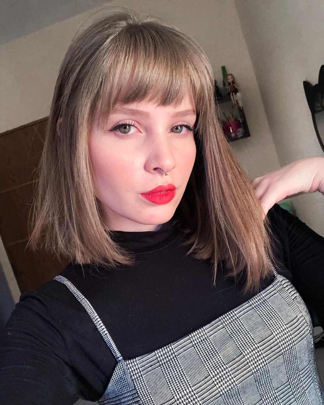 Asymmetrical bangs