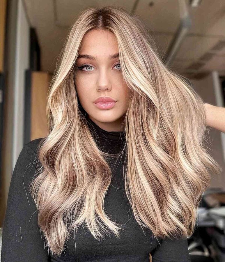 38 Light Blonde Highlights for a Radiant Look in 2024