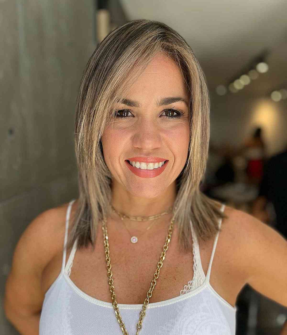Balayage Highlights on a Sleek Bob for Ladies Over Forty with Fine Hair
