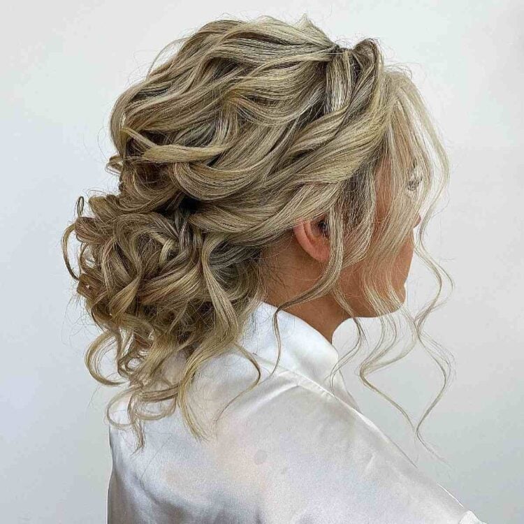 39 Breathtaking Loose Updos That Are Trendy for 2024