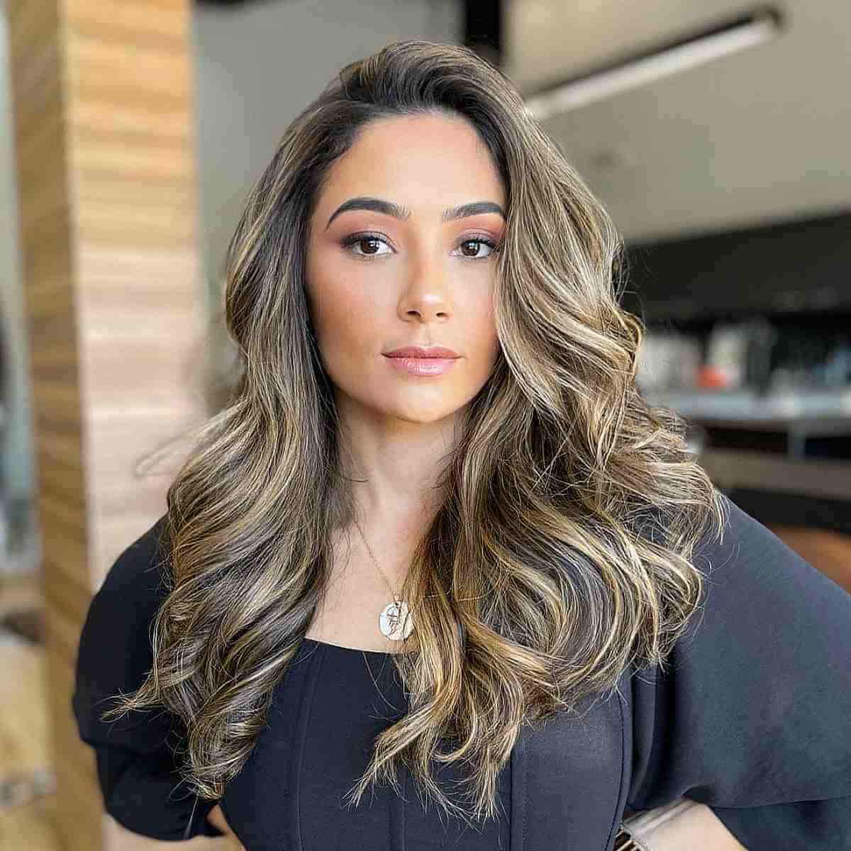 65 Flattering Hairstyles for Long Faces to Appear More Balanced