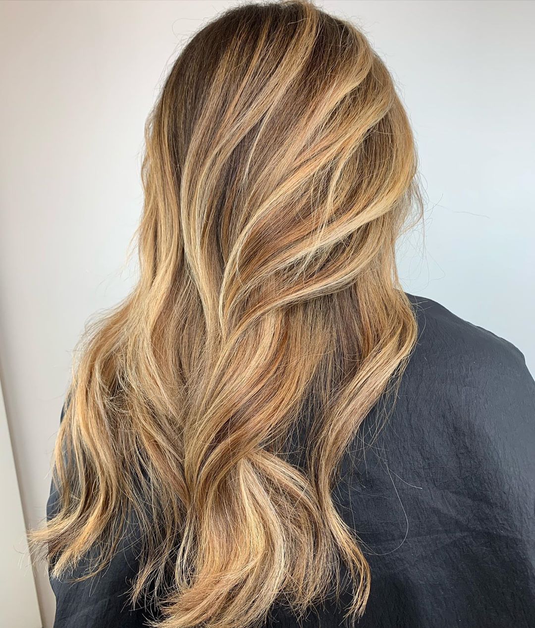 Magical beige blonde hair with highlights
