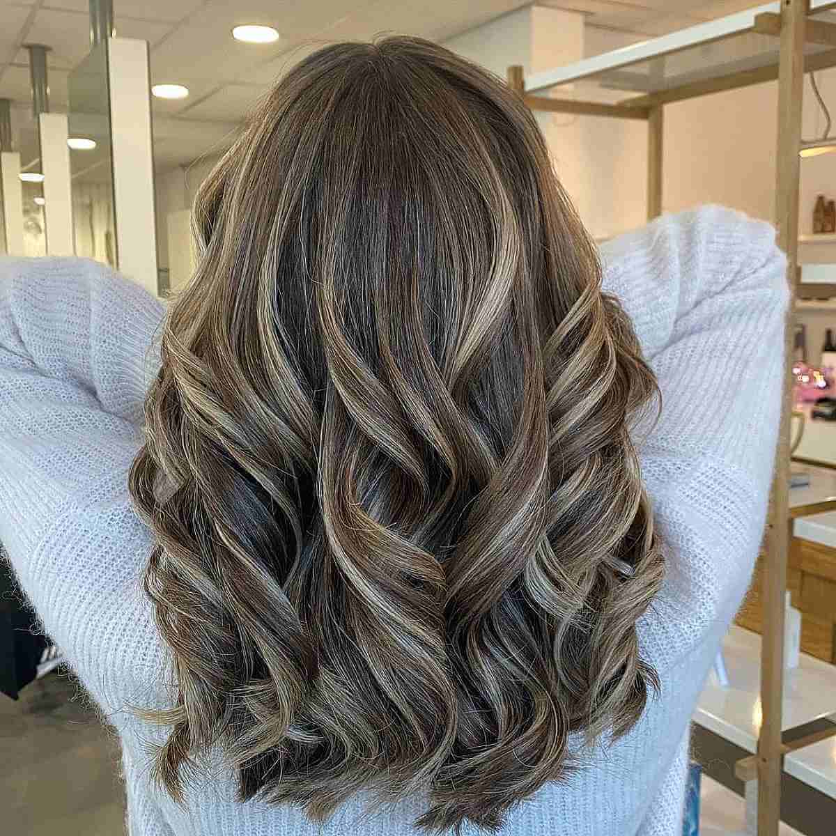 Blended lowlights and highlights for natural brunettes