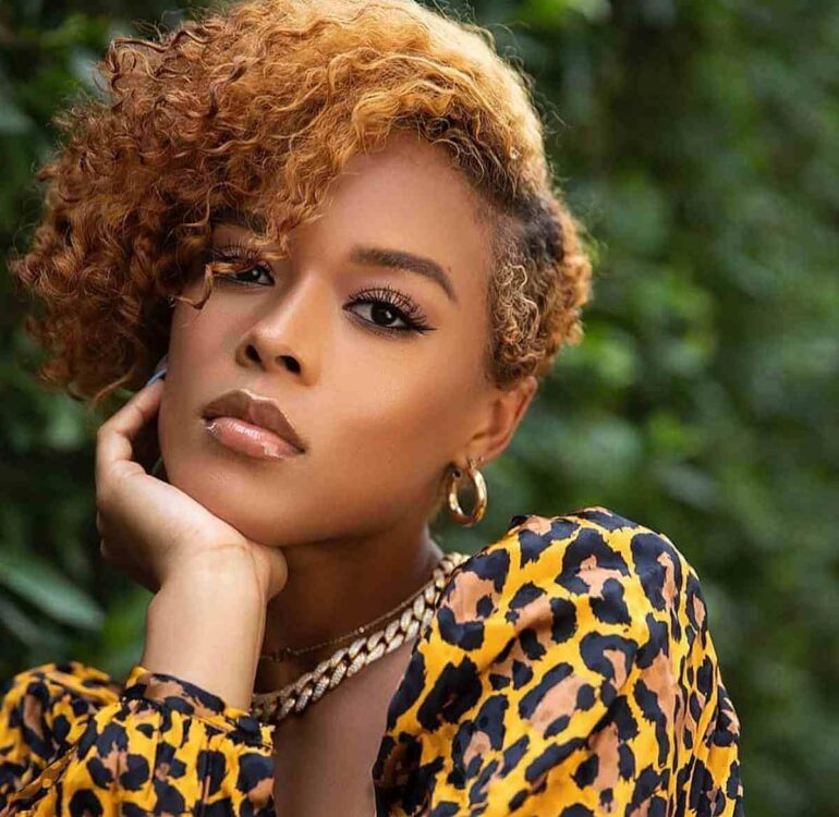 54 Impressive Deep Side Part Hairstyles To Pull Off a Simple Yet