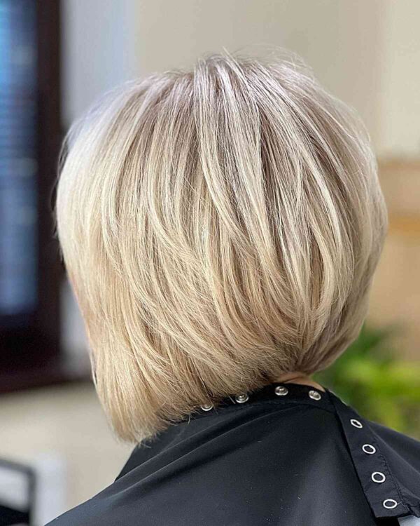 Blonde Bob Haircut With Visible Layering 600x750 