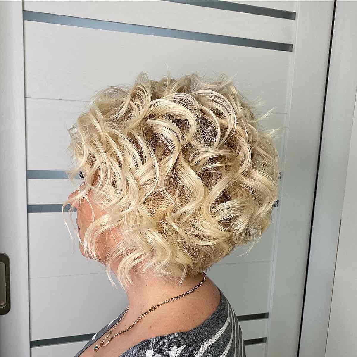 blonde bob with loose curls