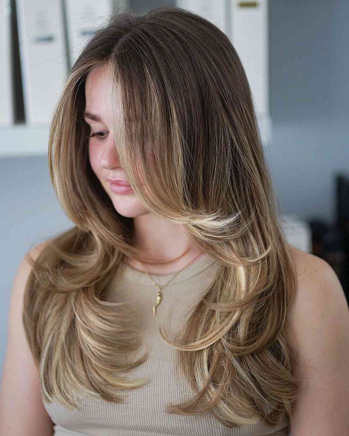 Gorgeous Blonde Face-Framing Highlights and Partial Balayage