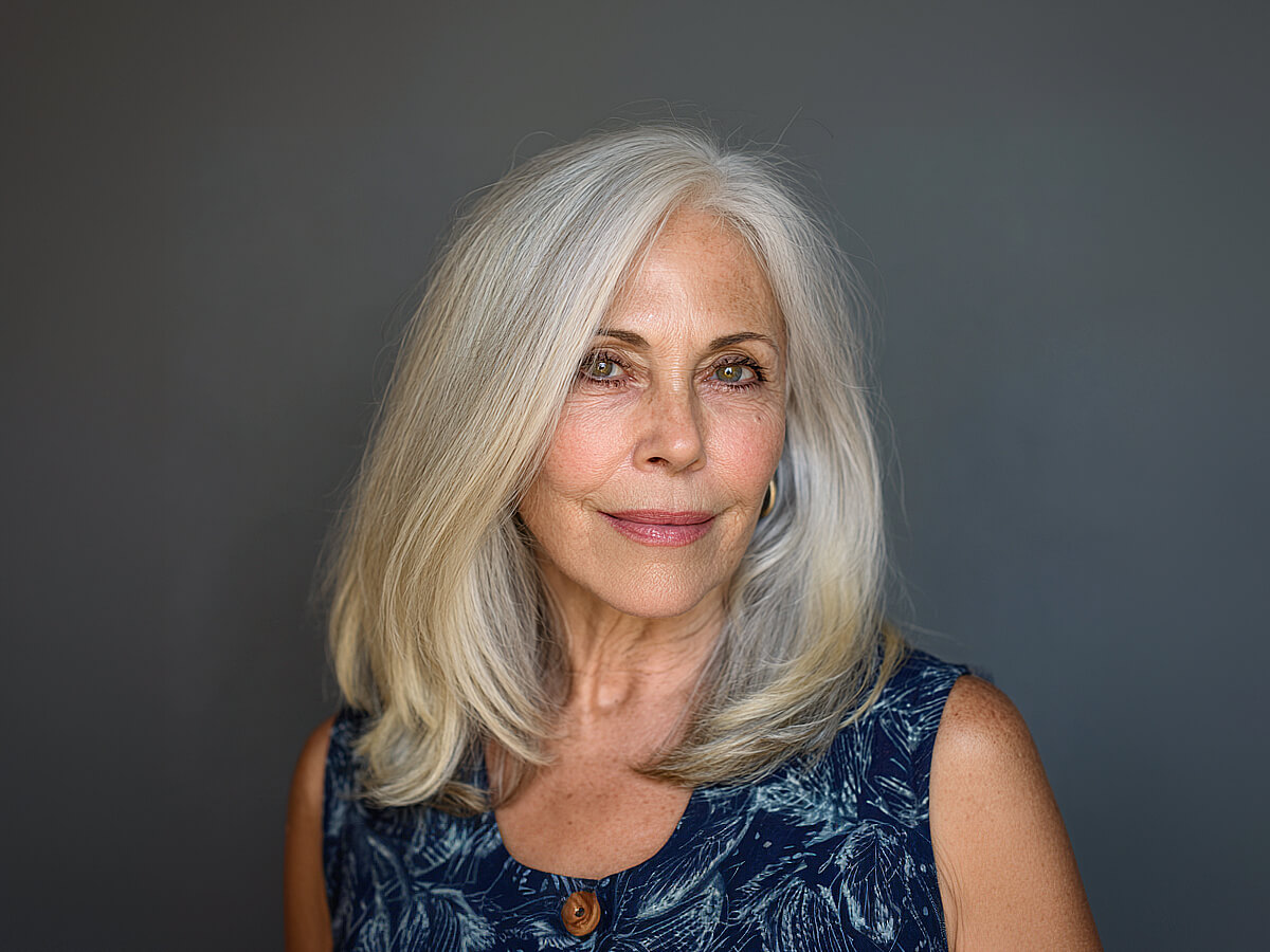 Gorgeous blonde and grey blending hairstyles for older women