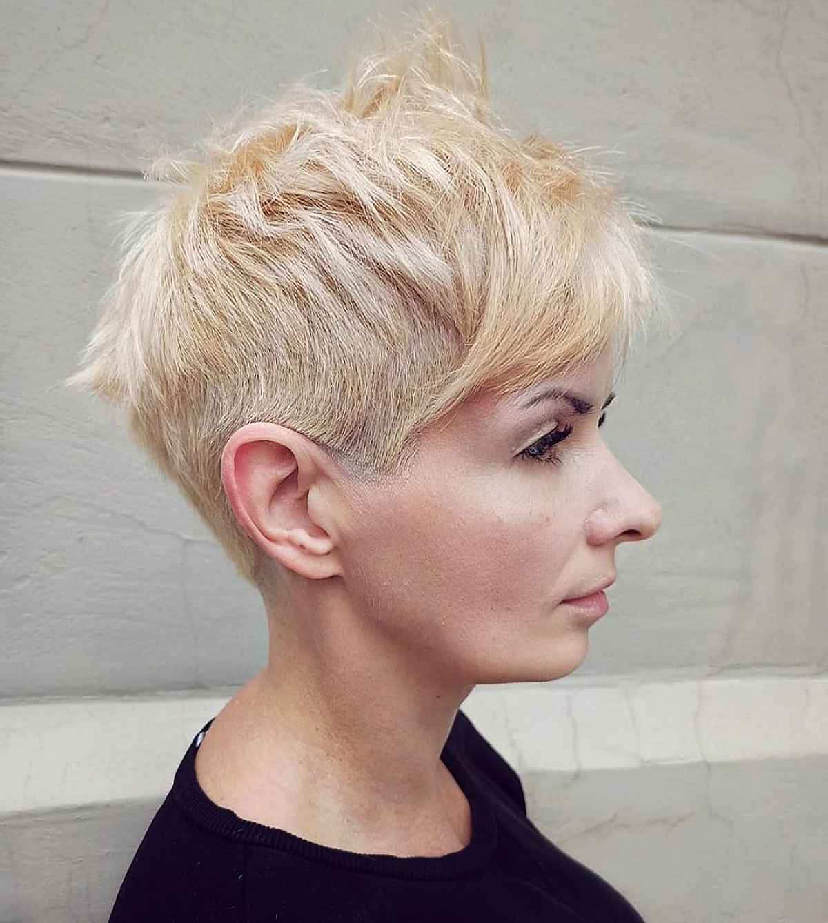 blonde pixie with layers hairstyle