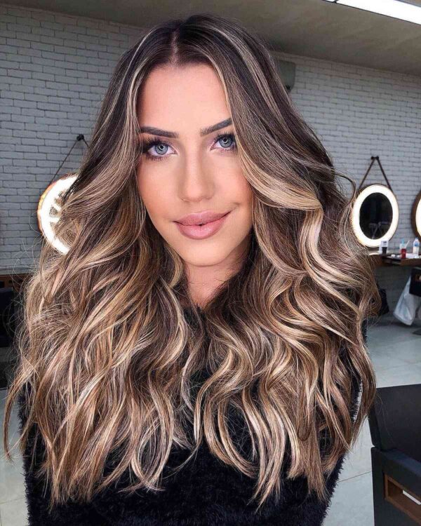 28 New Ways Women are Getting Long Layered, Wavy Hair in 2024