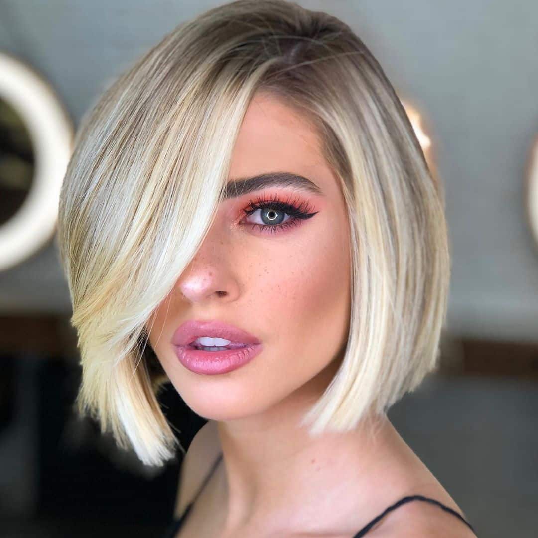 Trendsetting blunt bob with side-swept bangs