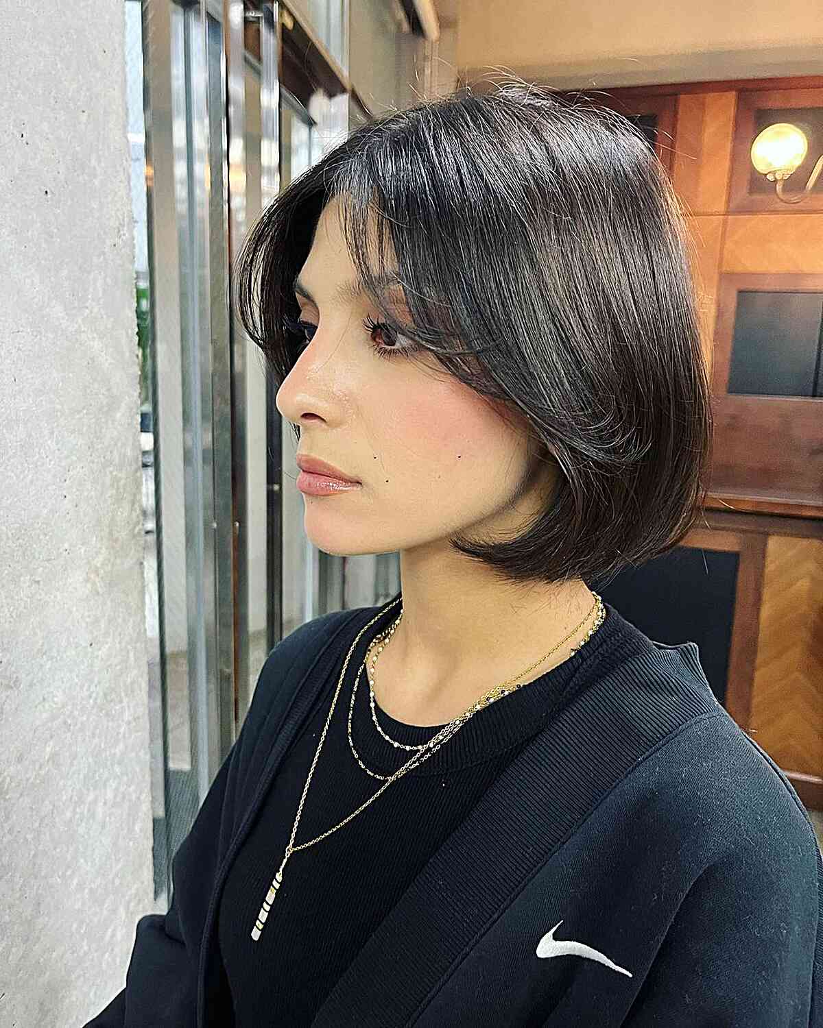 Neck-Length Blunt Bubble Bob with Middle Part Bangs