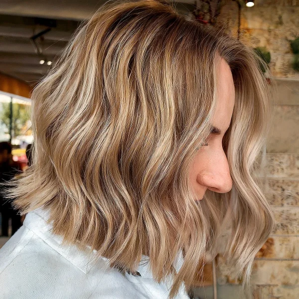 A Blunt Wavy Bob on Bronde Hair