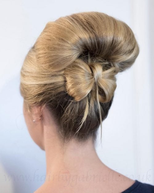 21 Cute & Easy Bun Hairstyles to Try in 2023