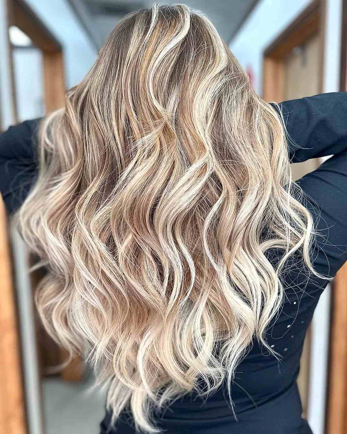 Bright and soft blonde waves
