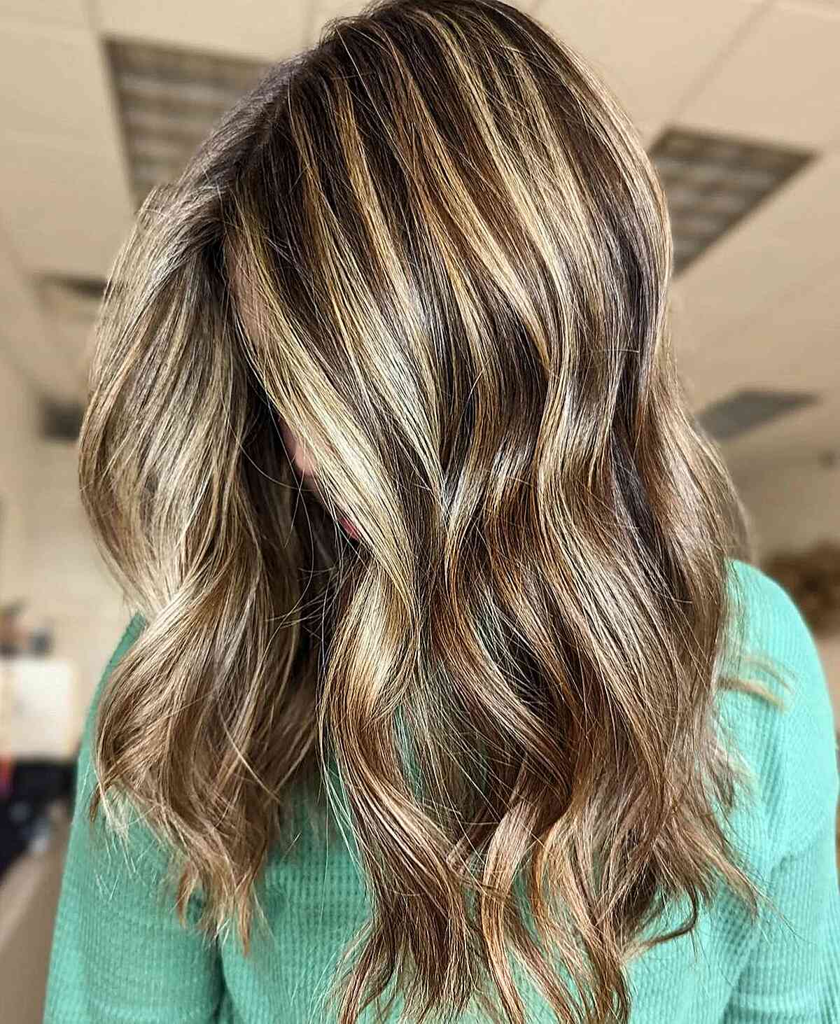 Mid-Length Hair with Bronde Balayage Chunky Highlights and Money Pieces