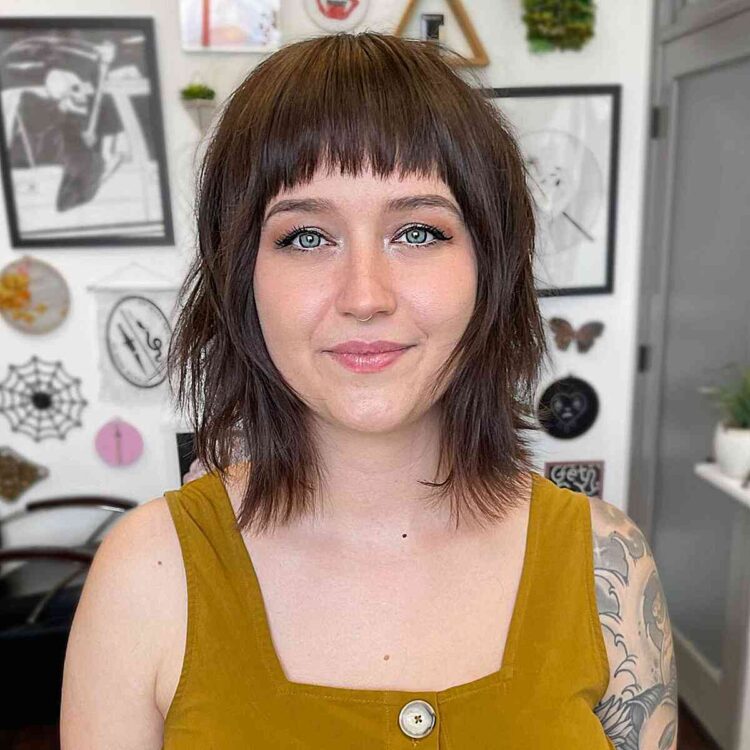27 Flattering Bobs with Bangs for Women with Round Faces