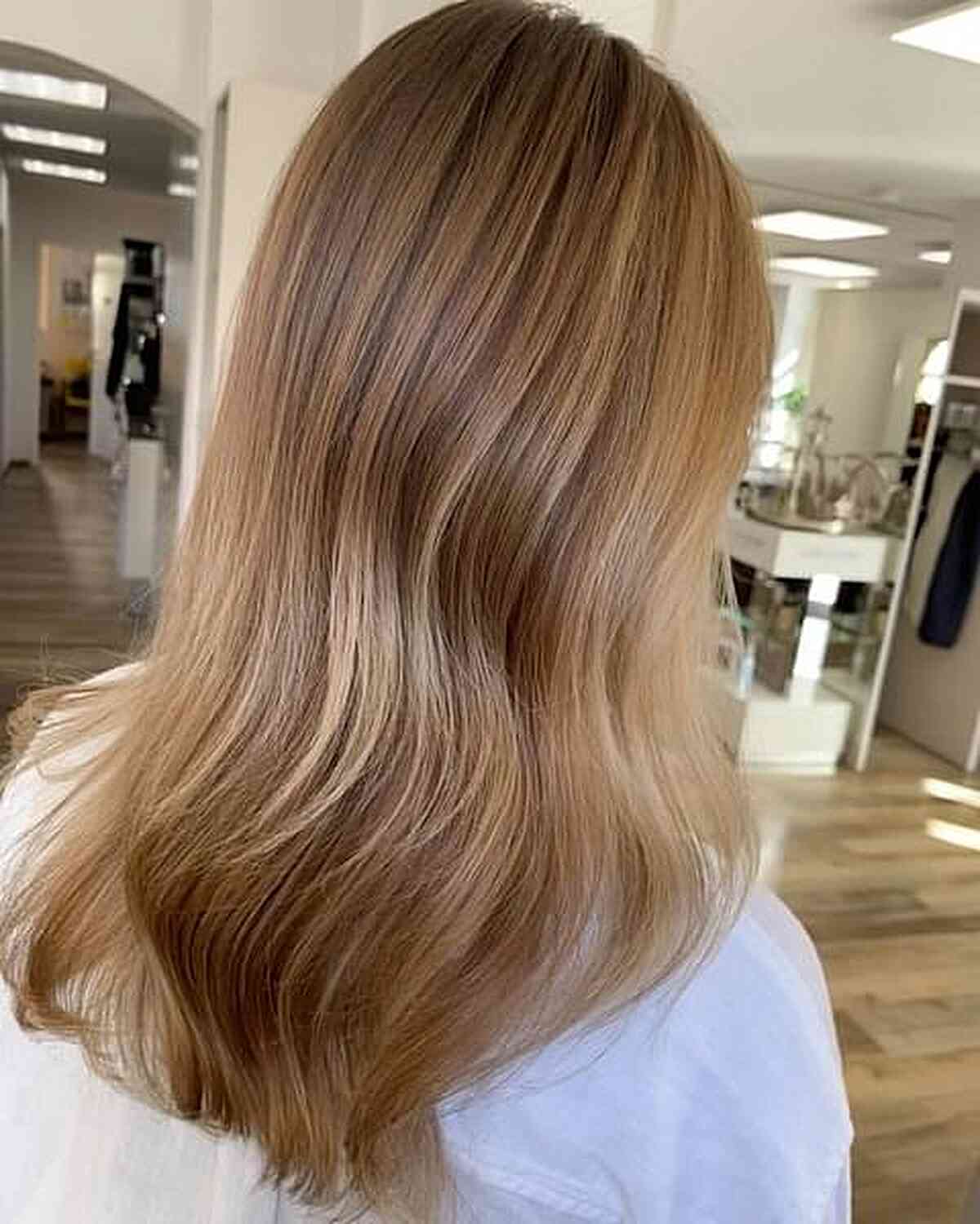 Caramel Blonde Highlights on Mid-Length Brunette Hair