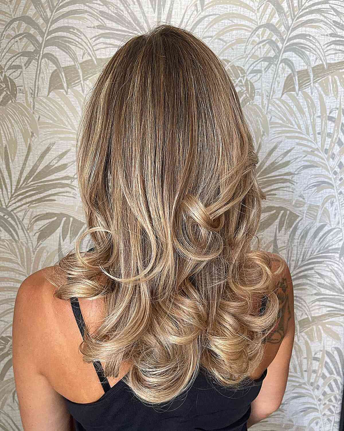Mid-Long Caramel Brown Hair with Beige Blonde Highlights