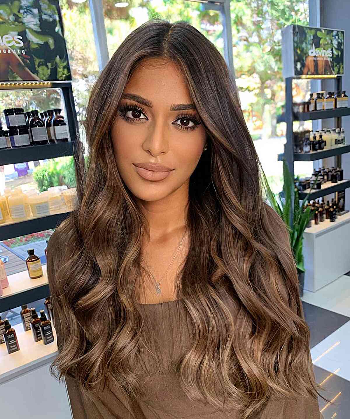 Center Part Thick Long Hairstyle with Loose Waves