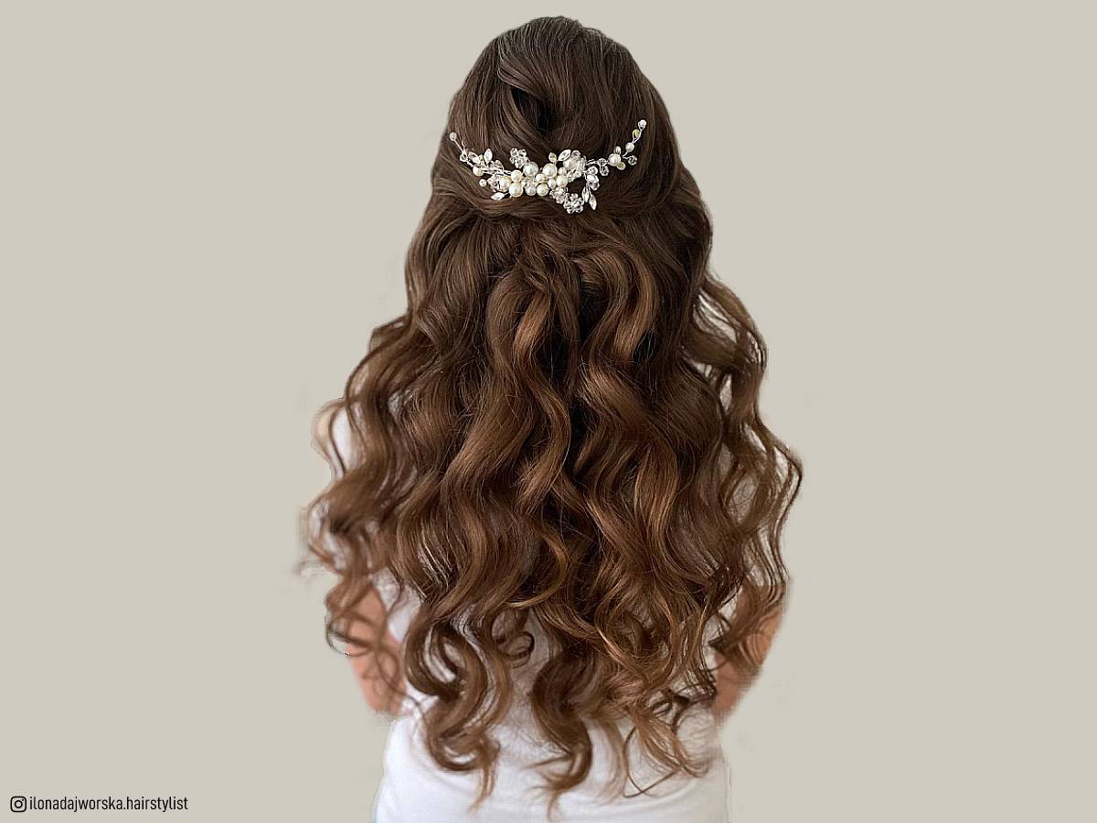 14 Hairstyles with Tiara for Glam and Fab Look – Hottest Haircuts