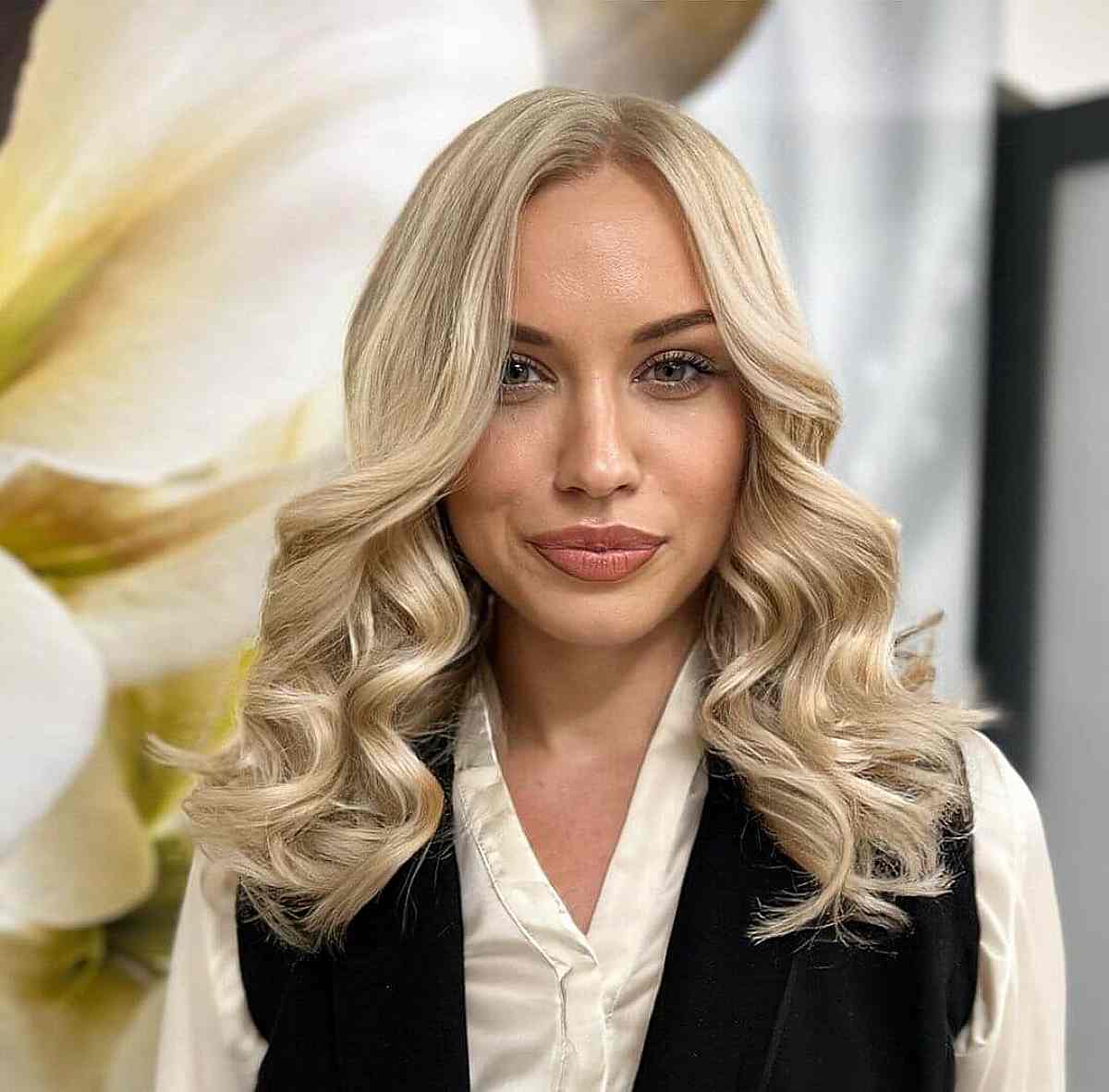 Chic Blonde Hair with Loose Wavy Curled Ends