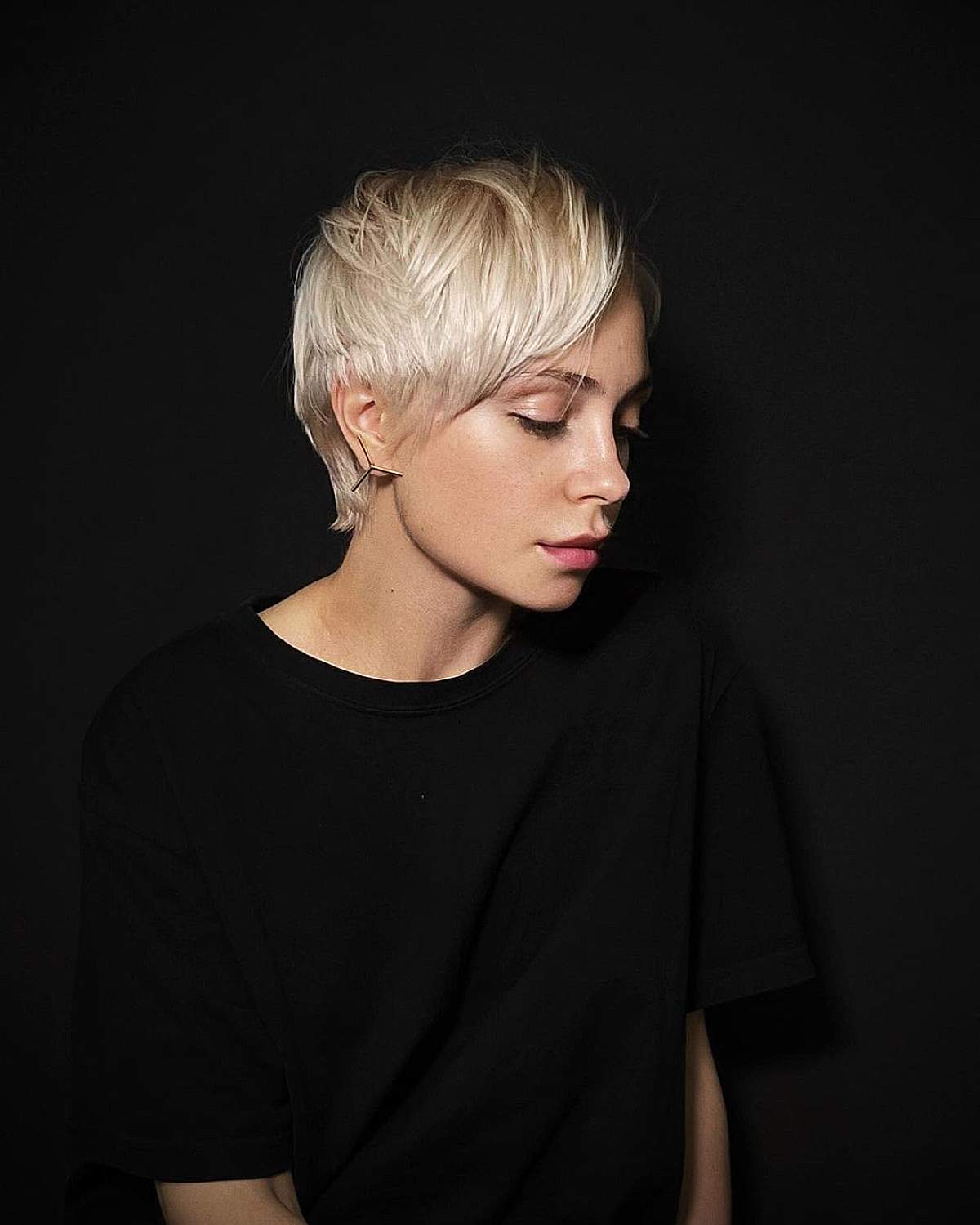 Chic Blonde Pixie with Layers