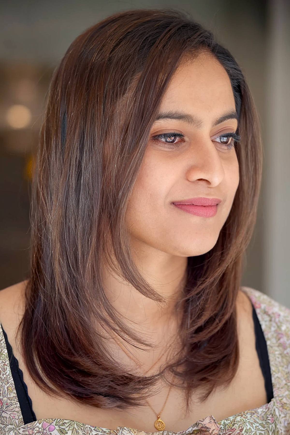 Medium hair with layers for Indian women