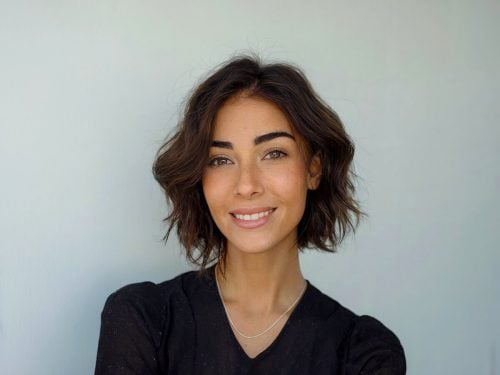 Chic short hair with layers for a stylish look