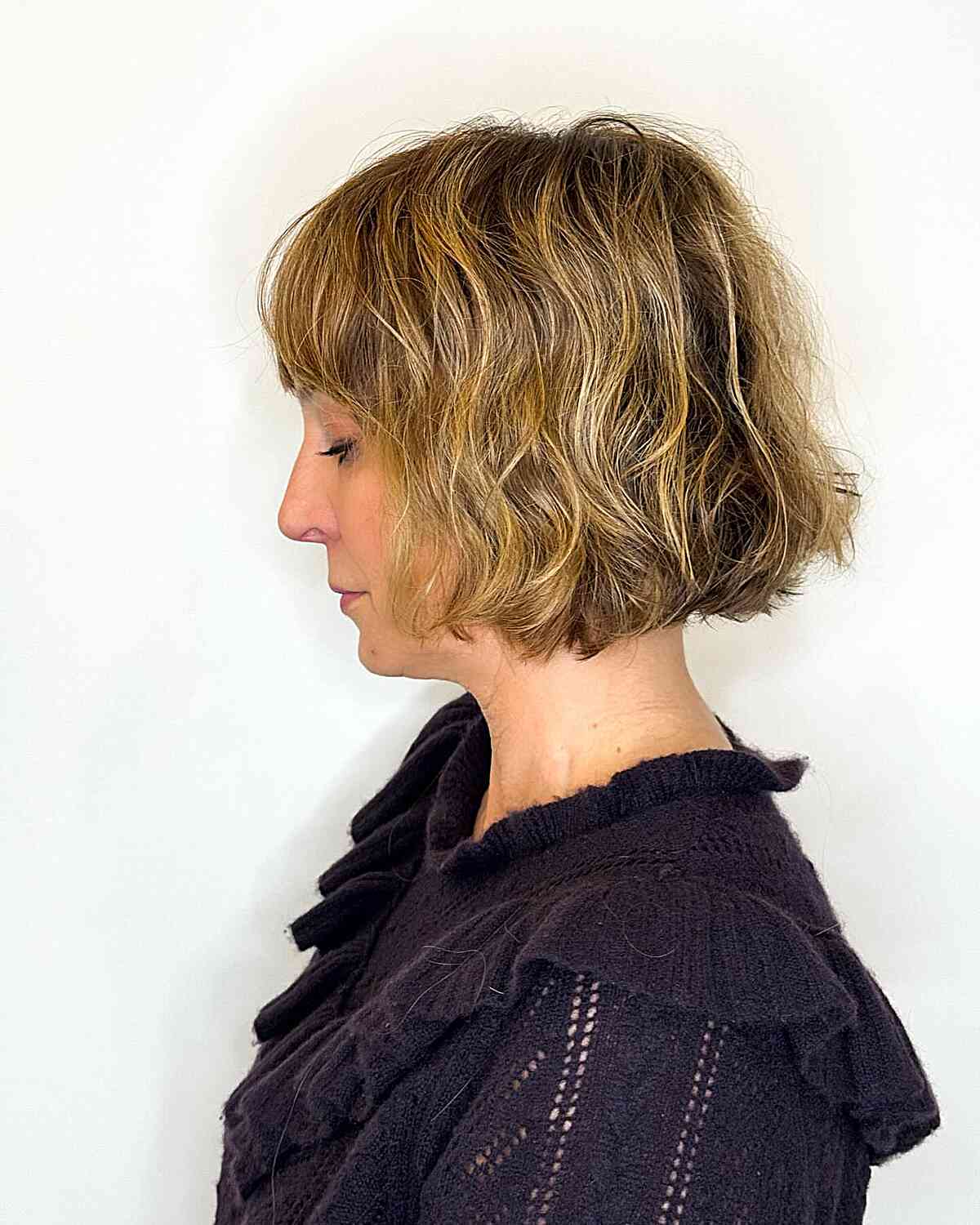 Chin-Grazing Highlighted Blonde Bob with Loose Waves