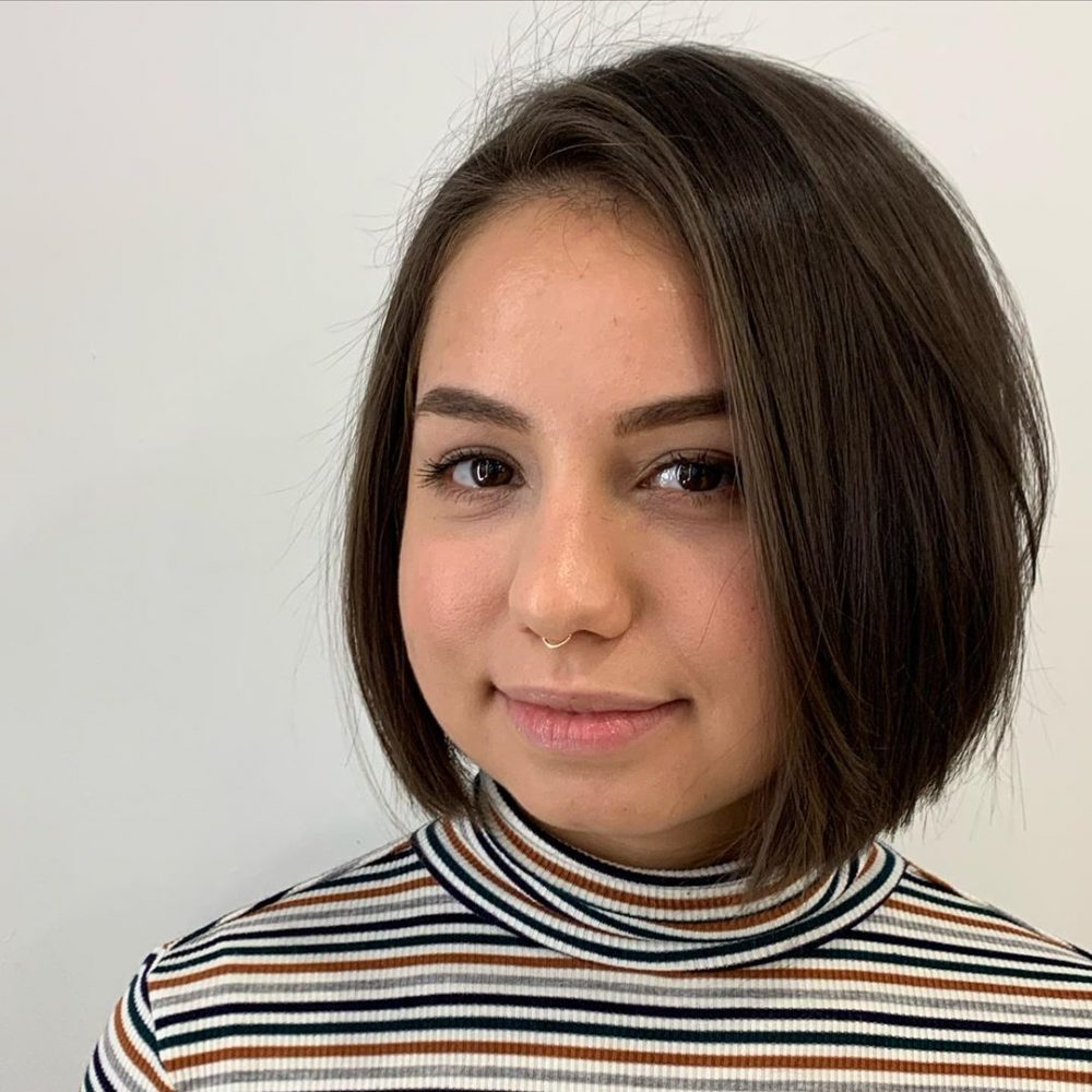 23 Flattering Short Haircuts for Oval Faces in 2025