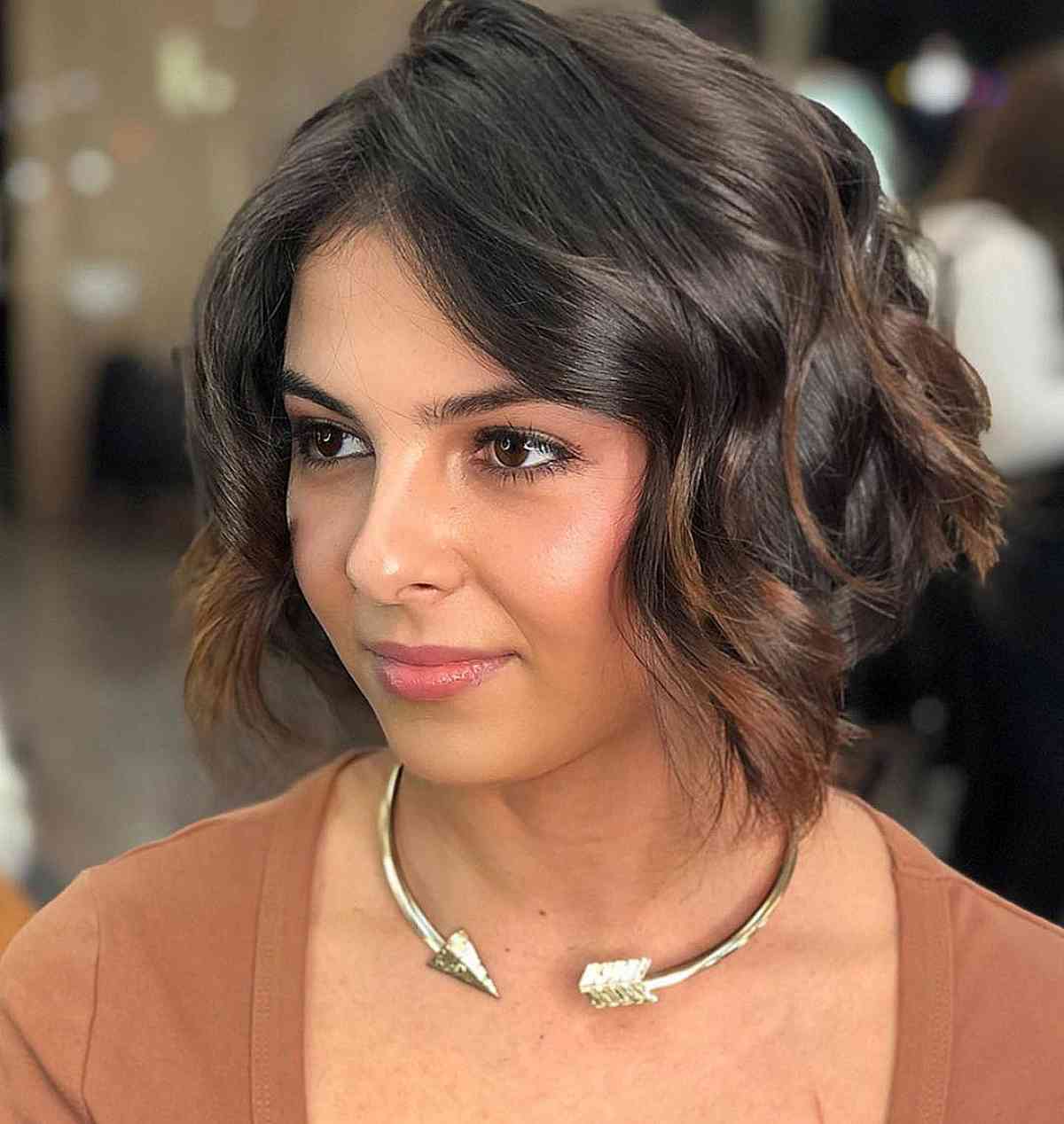 Chin-Length Inverted Wavy Bob Cut for Thick Hair