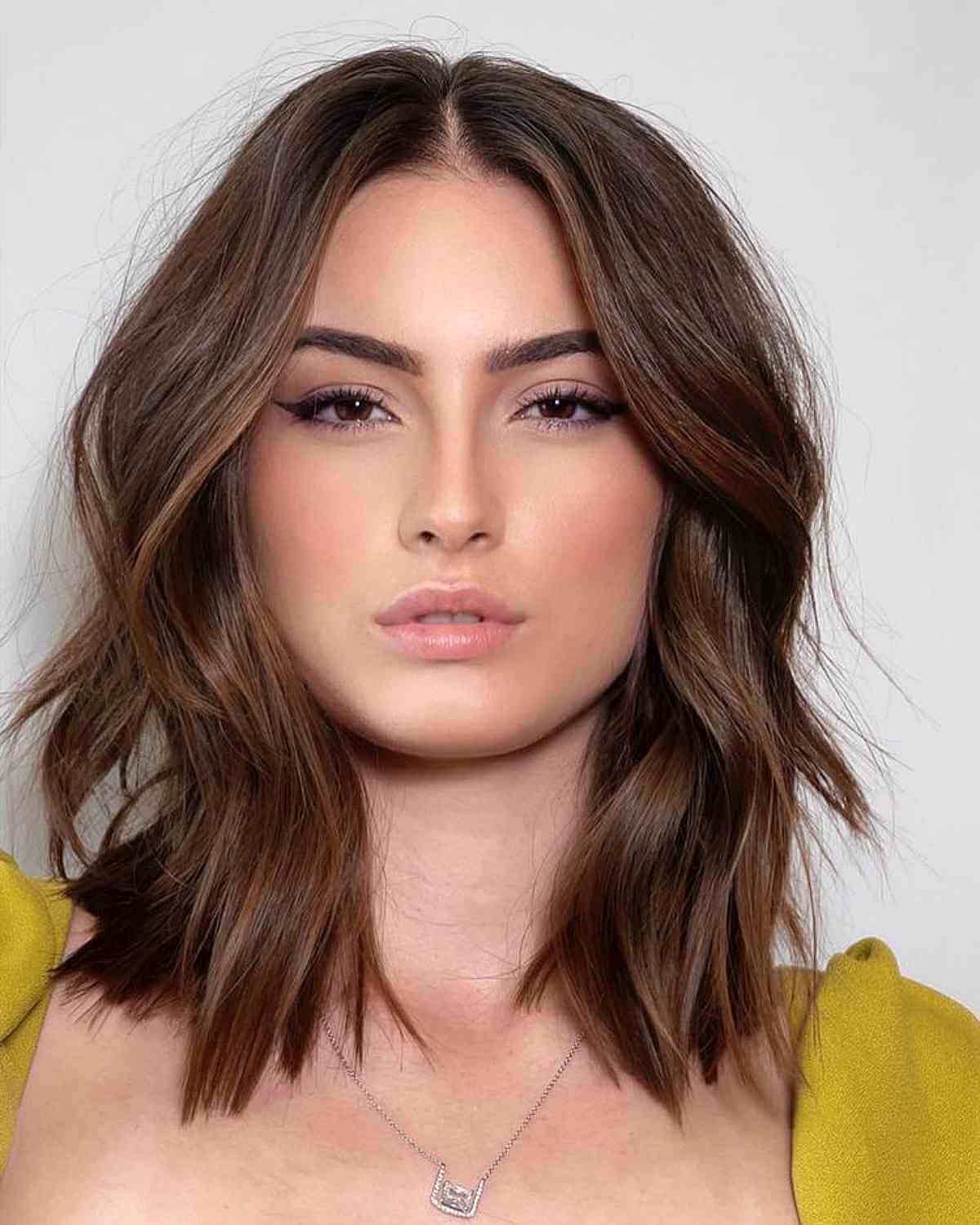 33 Most Flattering Long Hairstyles for Round Faces (2023 Trends)