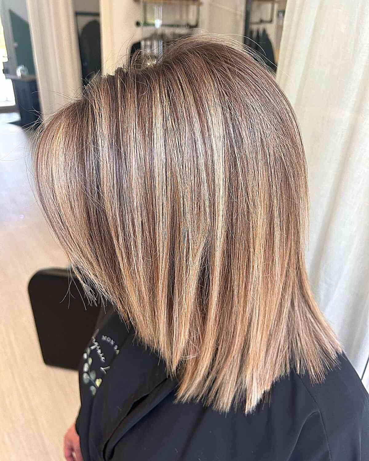 Shoulder-Grazing Choppy Haircut with Golden Bronde Highlights Blonde Balayage Straight Hair