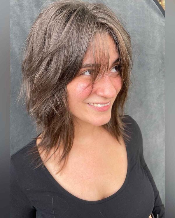 27 Face-Framing Layered & Choppy Haircuts for Shoulder-Length Hair