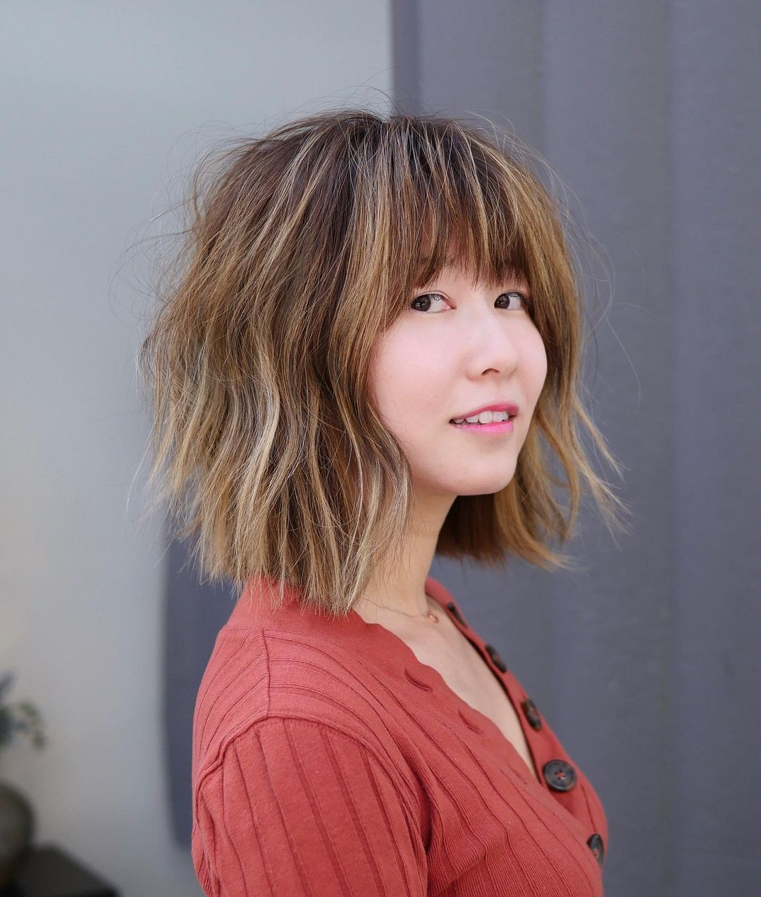 flattering choppy long bob with bangs for round face
