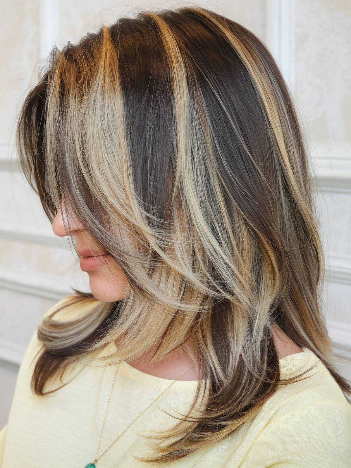 Chunky highlights for brunettes