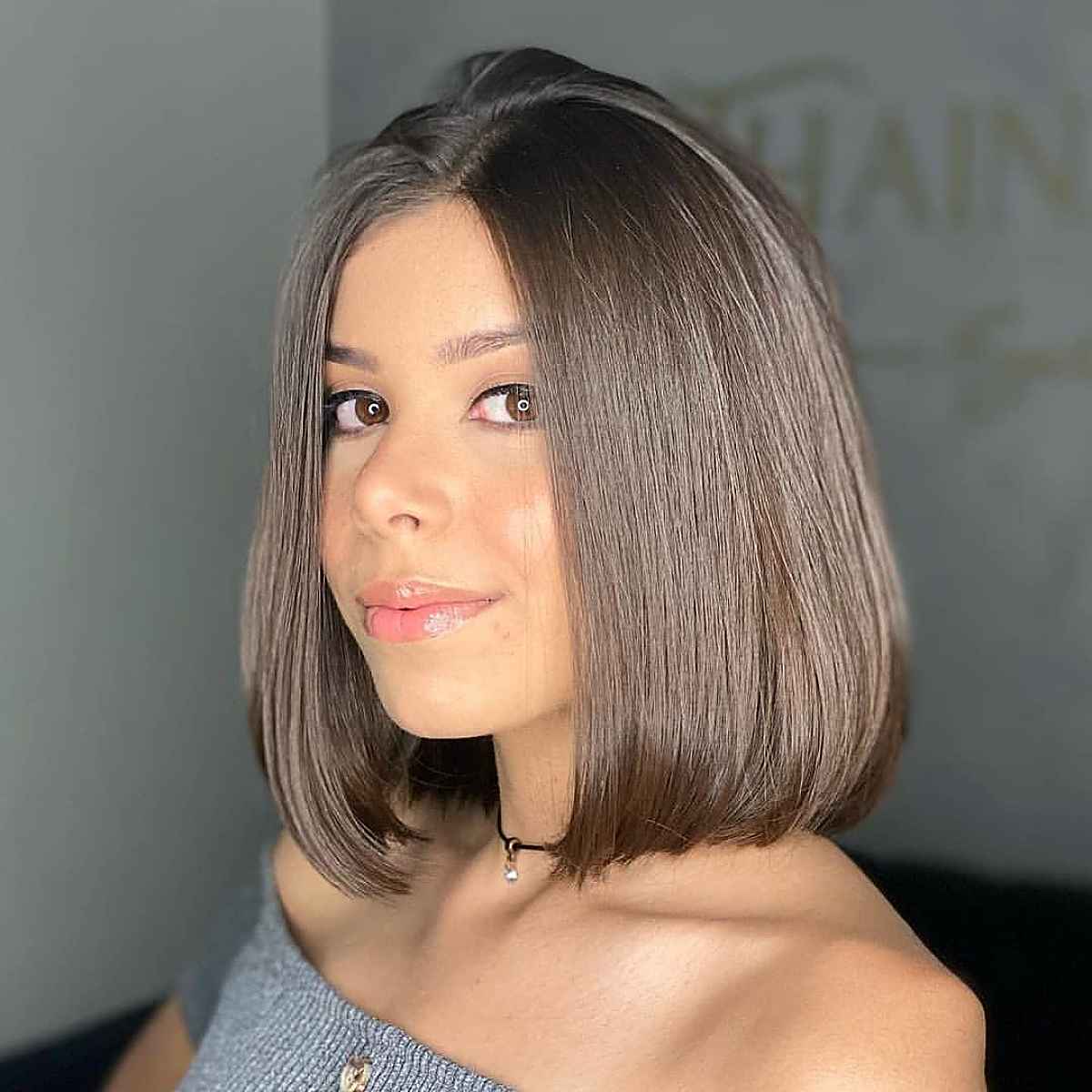Classic Long Bob for Round-Faced Women with Straight Hair