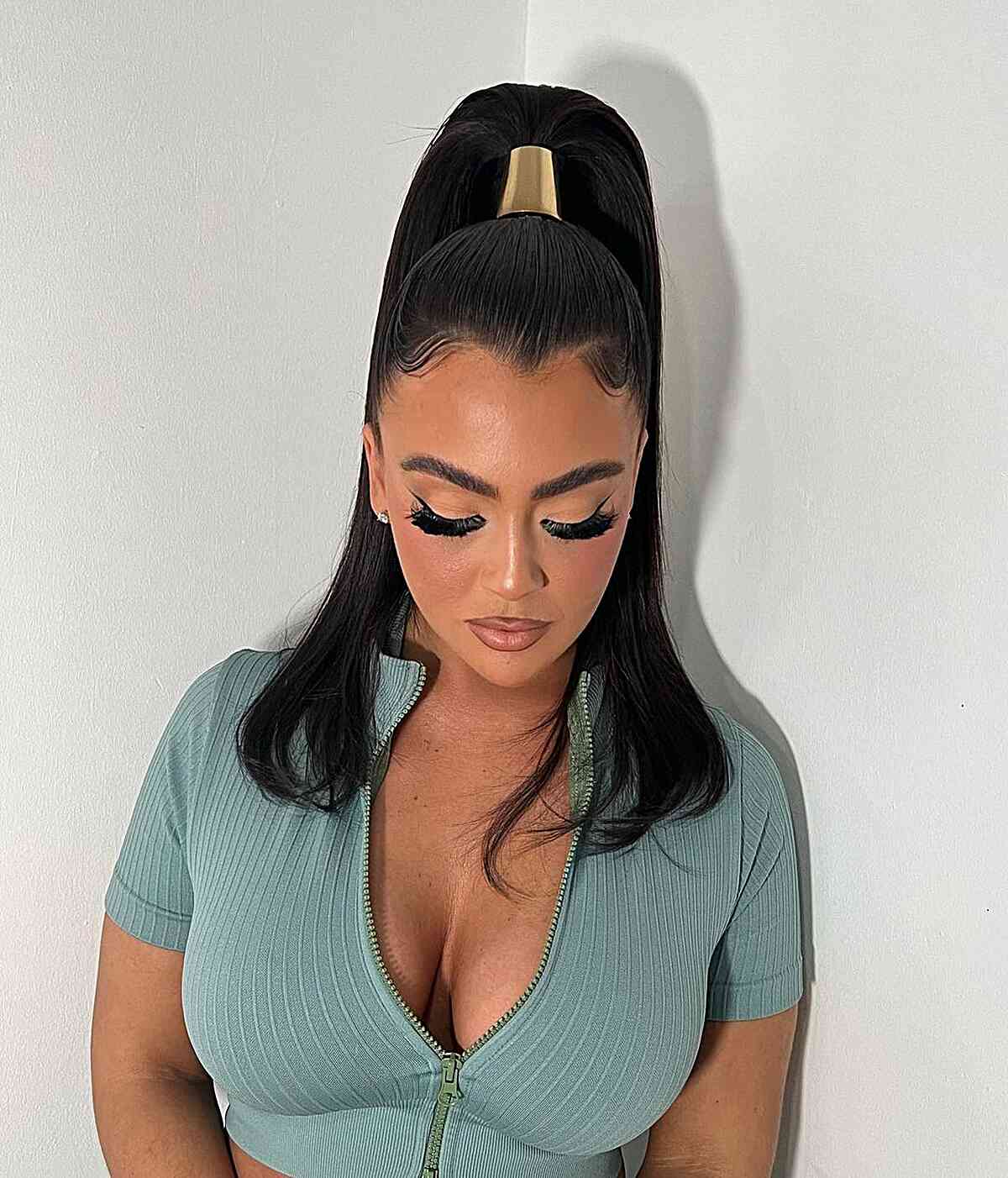 Cleopatra-Style 90s Sleek High Ponytail for Long Hair