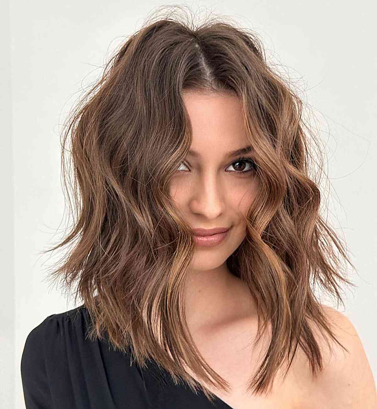 Collarbone-Length Light Brown Center-Parted Hairstyle with waves