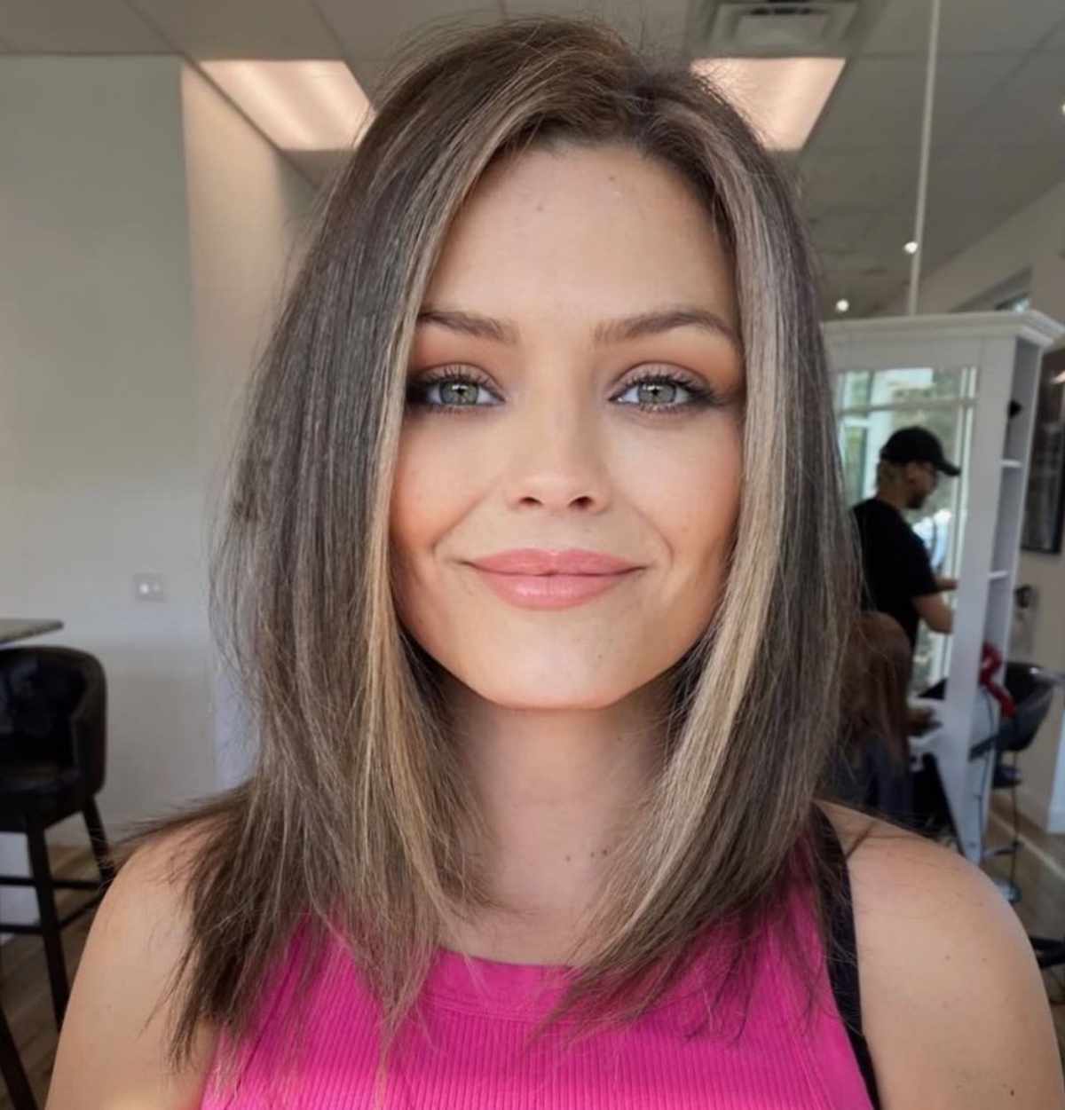 Collarbone-Length Straight Lob with a Money Piece