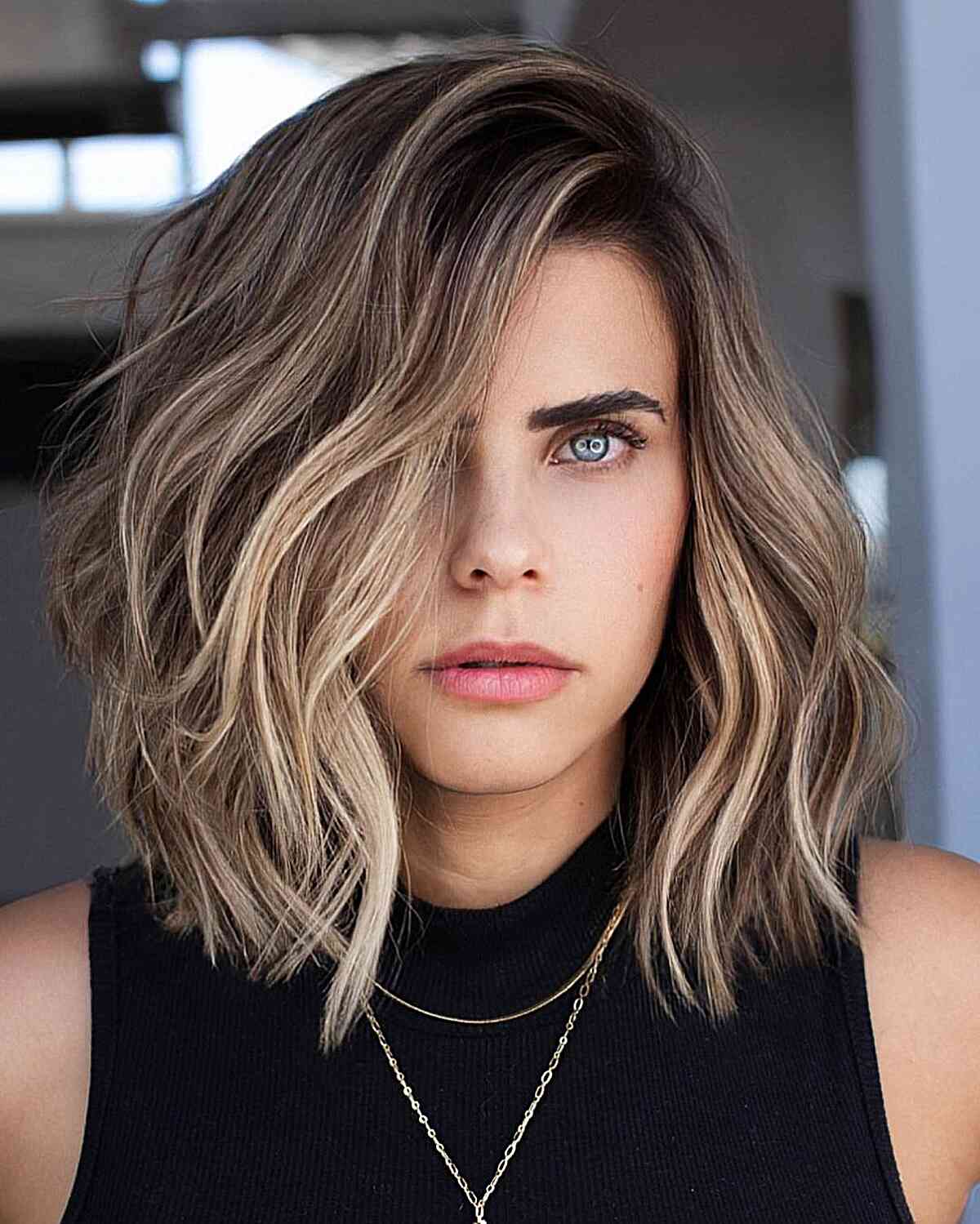Contrasted Bronde Hair with a Deep Side Part